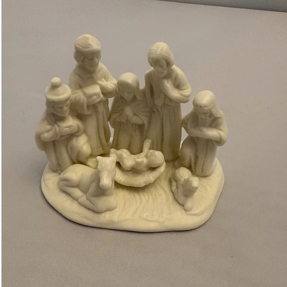 Vintage Nativity Scene Set Holy Family Manger Figurines Jesus Lamb Shepherd 2.5